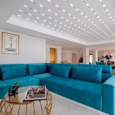 Villa Rr Epavlis *
