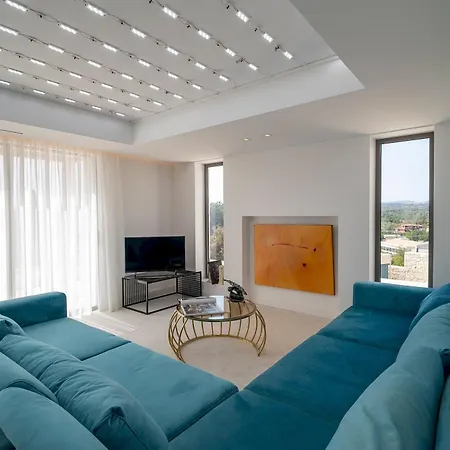 Villa Rr Epavlis *
