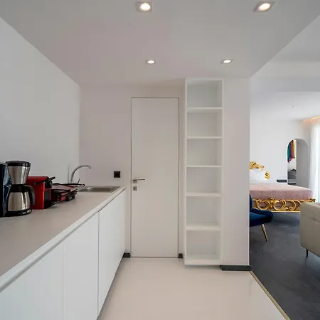 Rr Epavlis Villa *